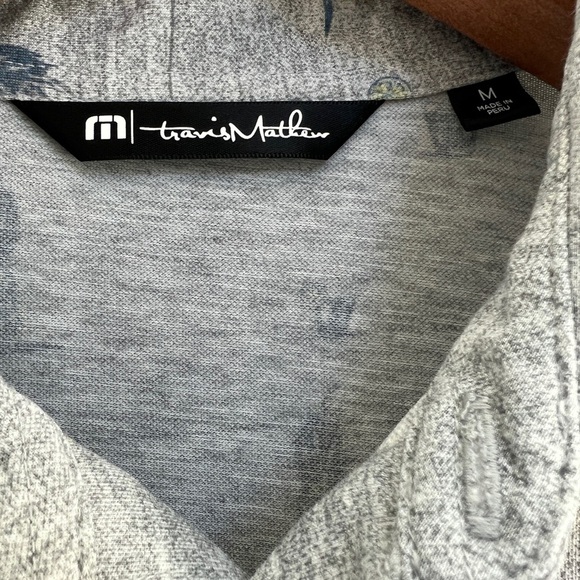 Travis Mathew Men’s Golf Polo Shirt Pineapple Cocktail All Over Print - Picture 3 of 6